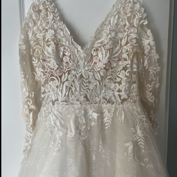 Maggie Sottero Ivory Zander Wedding Dress, Size 10 - Picture 6 of 8